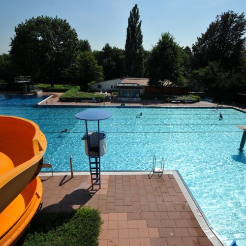 Schwimmbecken.JPG