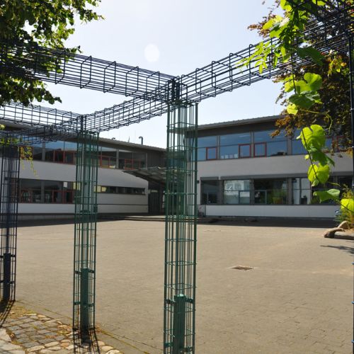 Schulhof der Robinson-Schule.jpg