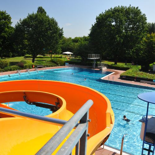 Freibad, Blick von der grossen Rutsche.jpg